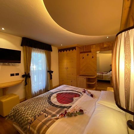 Hotel Laurino Pozza di Fassa Esterno foto