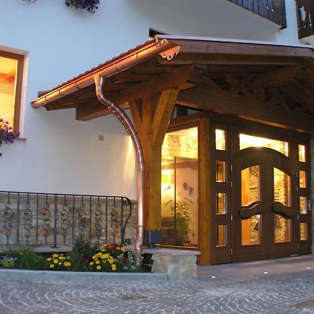 Hotel Laurino Pozza di Fassa Esterno foto