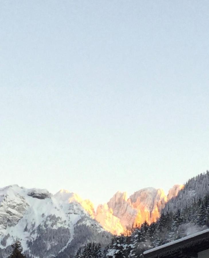 Hotel Laurino Pozza di Fassa Esterno foto