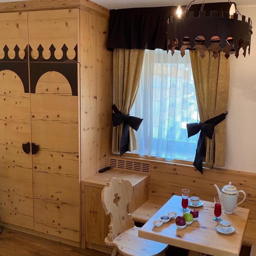 Hotel Laurino Pozza di Fassa Esterno foto