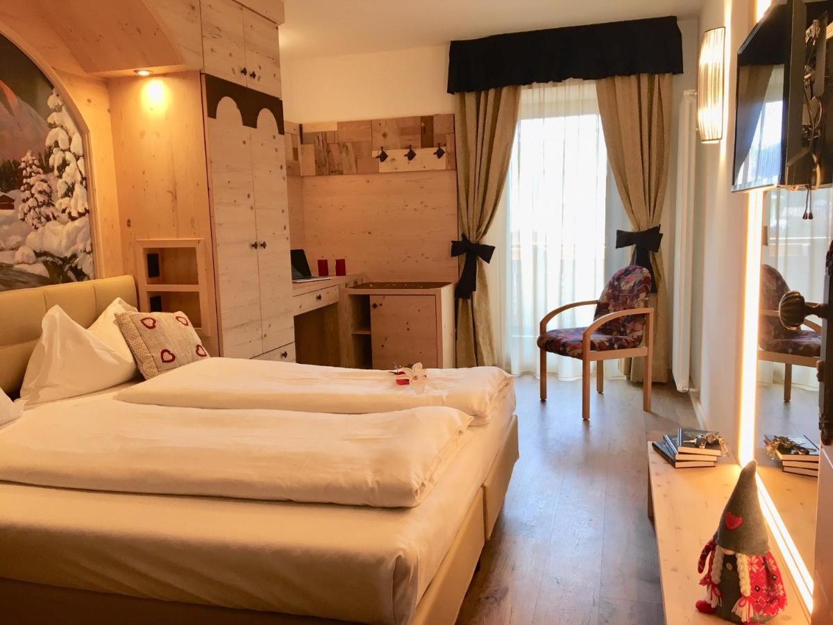 Hotel Laurino Pozza di Fassa Esterno foto