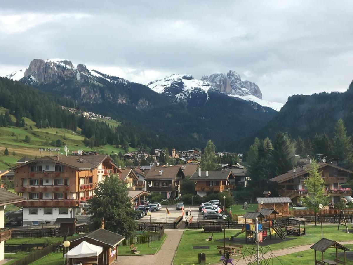 Hotel Laurino Pozza di Fassa Esterno foto