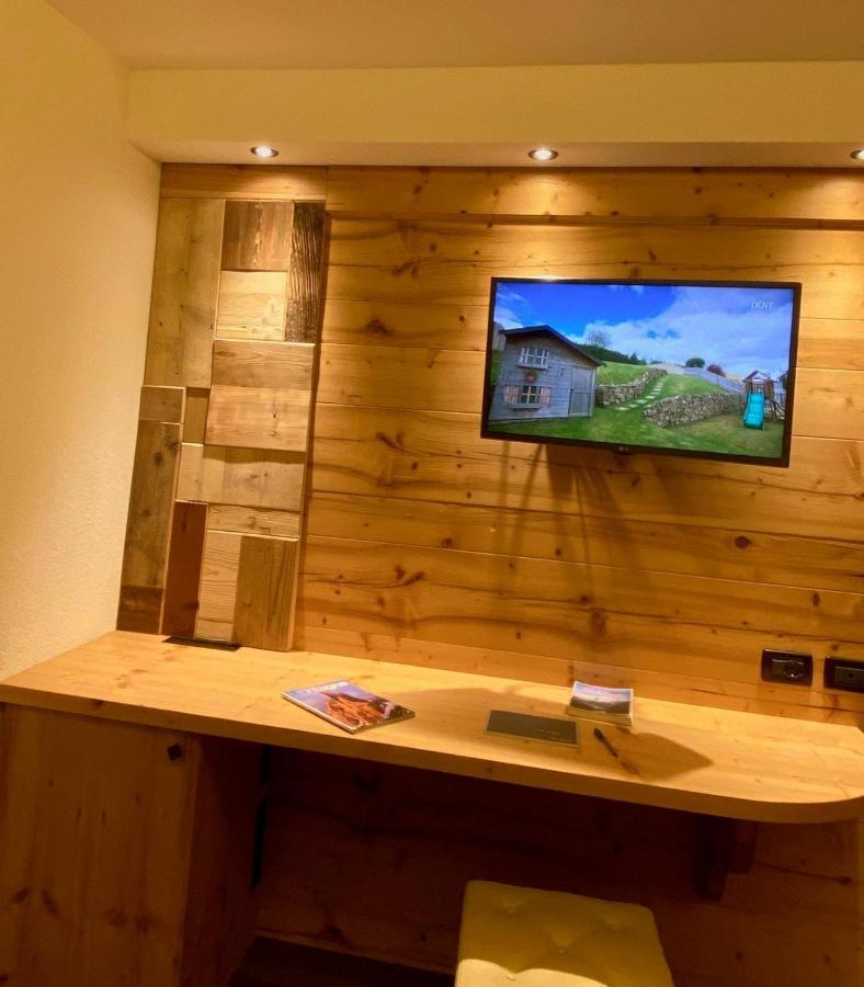 Hotel Laurino Pozza di Fassa Esterno foto