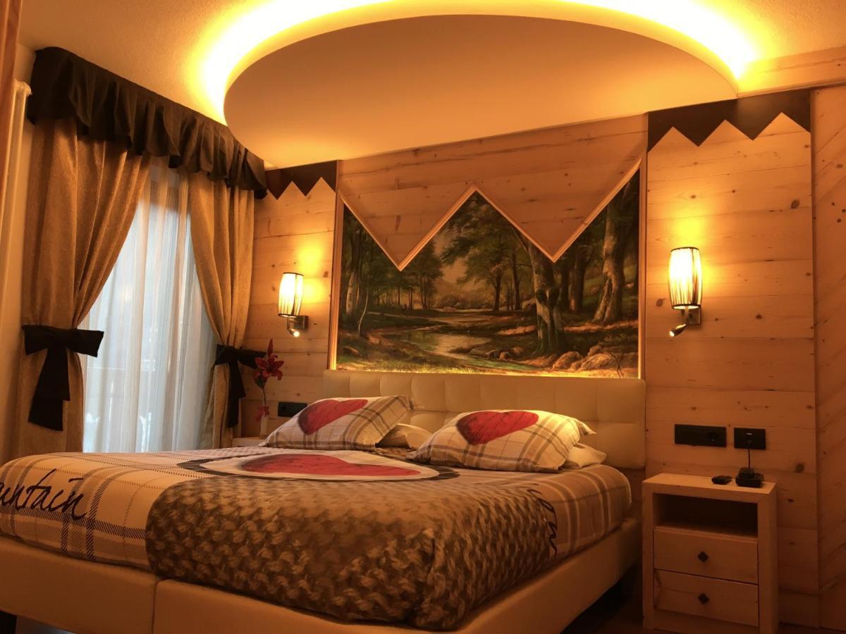 Hotel Laurino Pozza di Fassa Esterno foto
