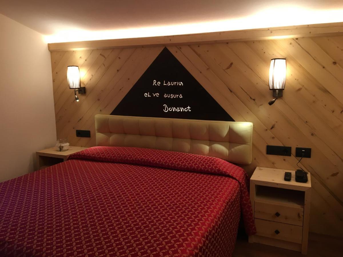 Hotel Laurino Pozza di Fassa Esterno foto