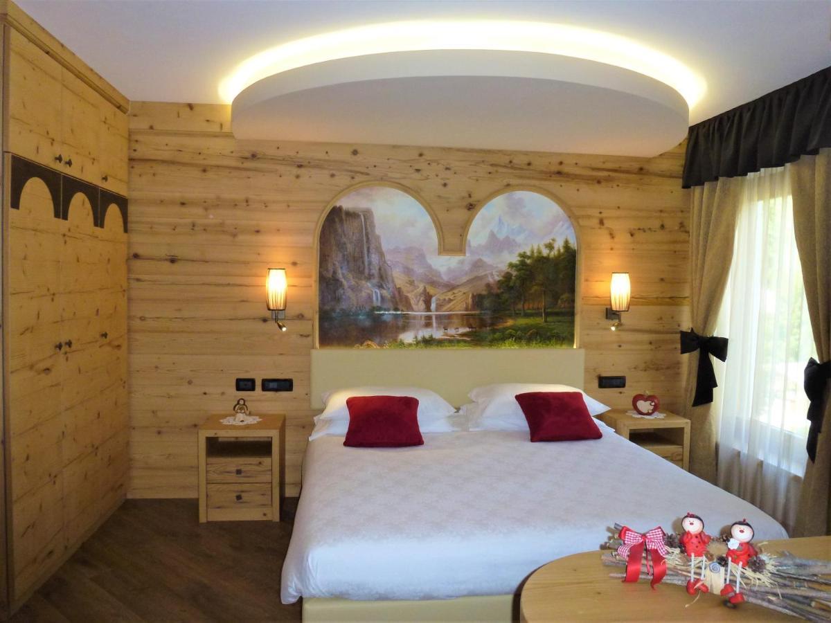 Hotel Laurino Pozza di Fassa Esterno foto
