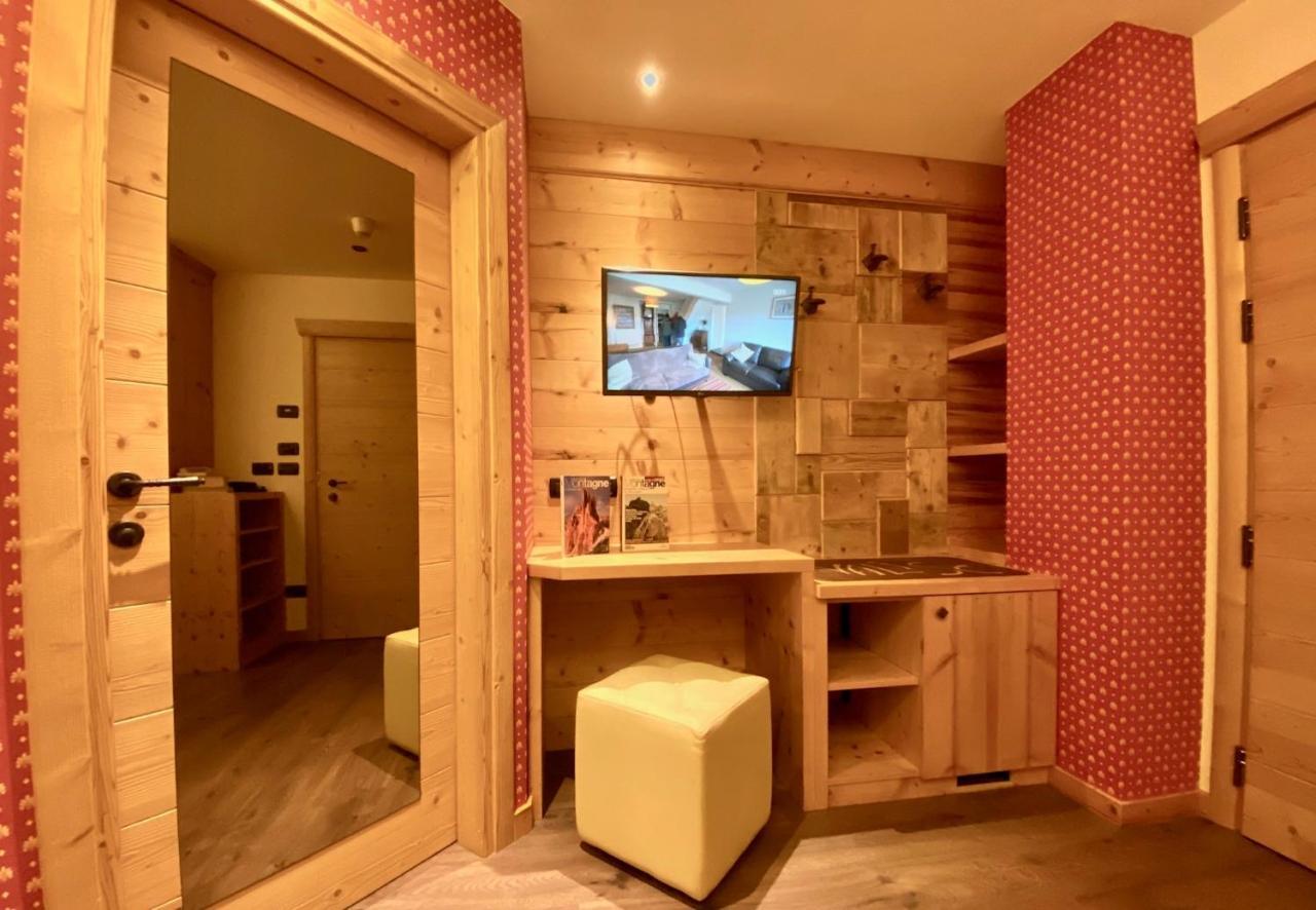 Hotel Laurino Pozza di Fassa Esterno foto