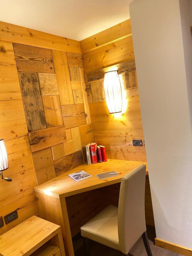 Hotel Laurino Pozza di Fassa Esterno foto