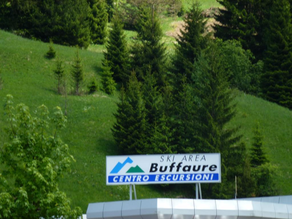 Hotel Laurino Pozza di Fassa Esterno foto