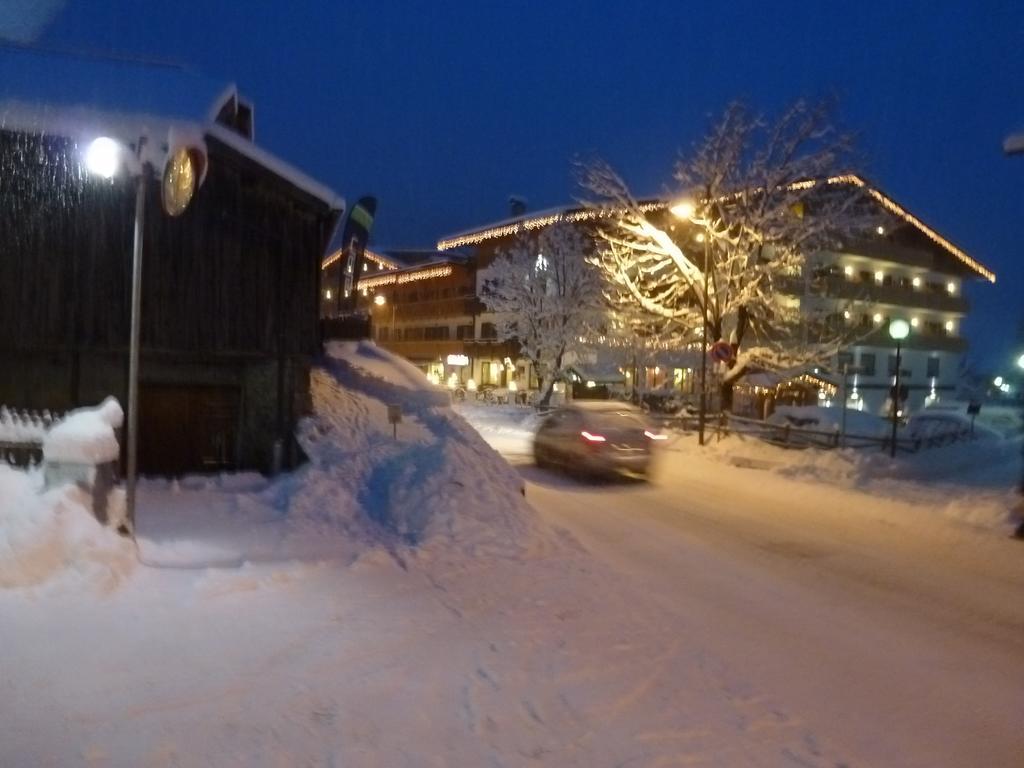Hotel Laurino Pozza di Fassa Esterno foto