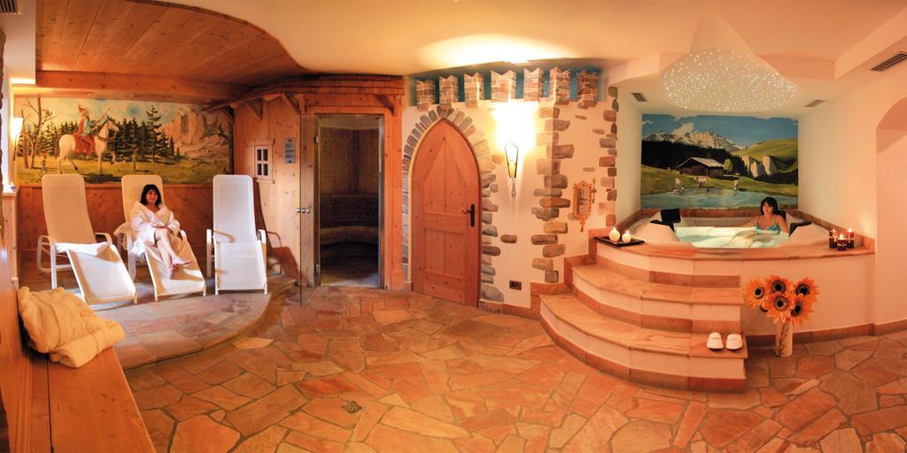 Hotel Laurino Pozza di Fassa Esterno foto