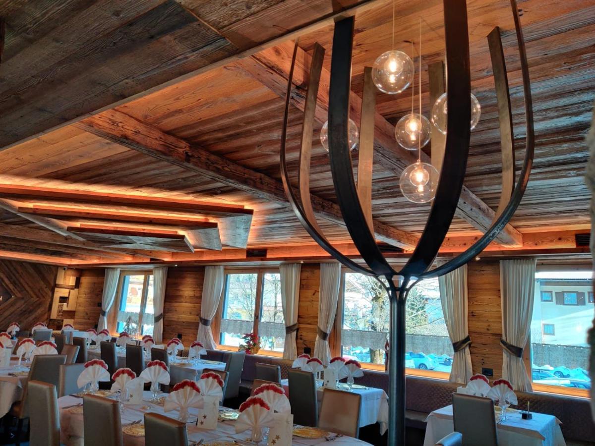 Hotel Laurino Pozza di Fassa Esterno foto
